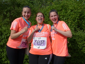 3 Frauen mit Medaillen